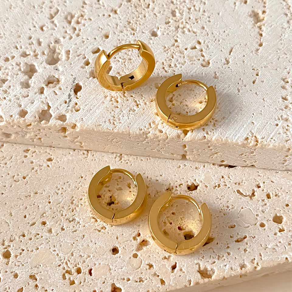 Classic huggie hoop earrings