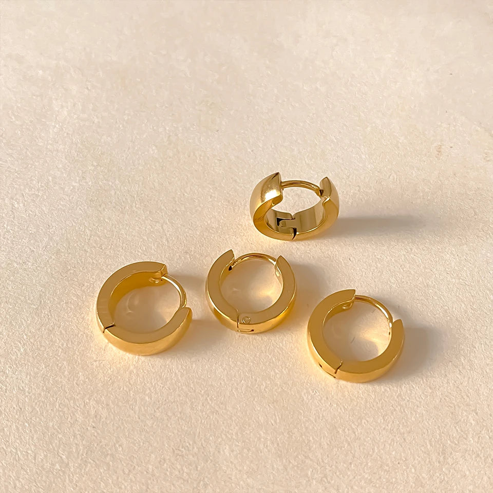 Classic huggie hoop earrings