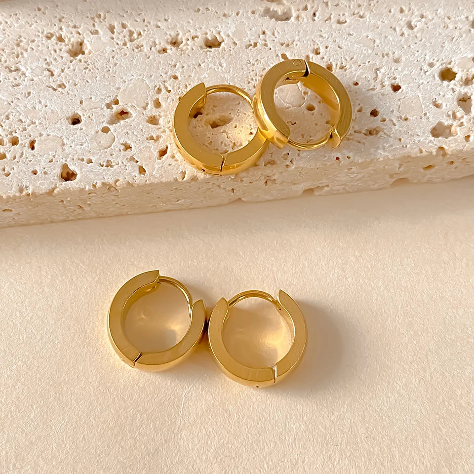 Classic huggie hoop earrings