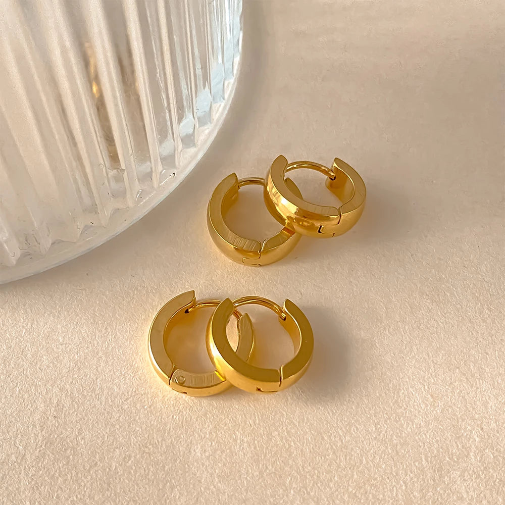 Classic huggie hoop earrings