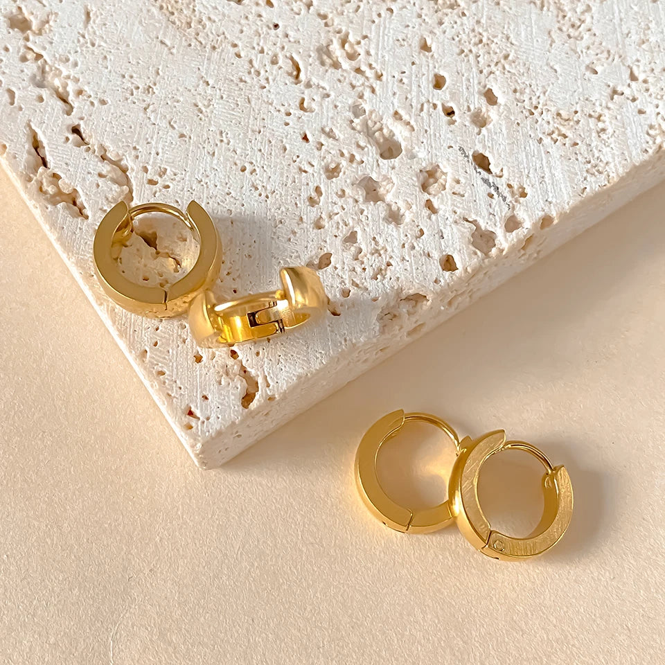 Classic huggie hoop earrings