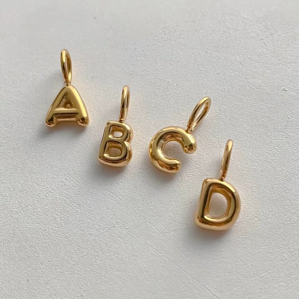 Ballon Buchstaben Anhänger Gold / A B C D – Fascina