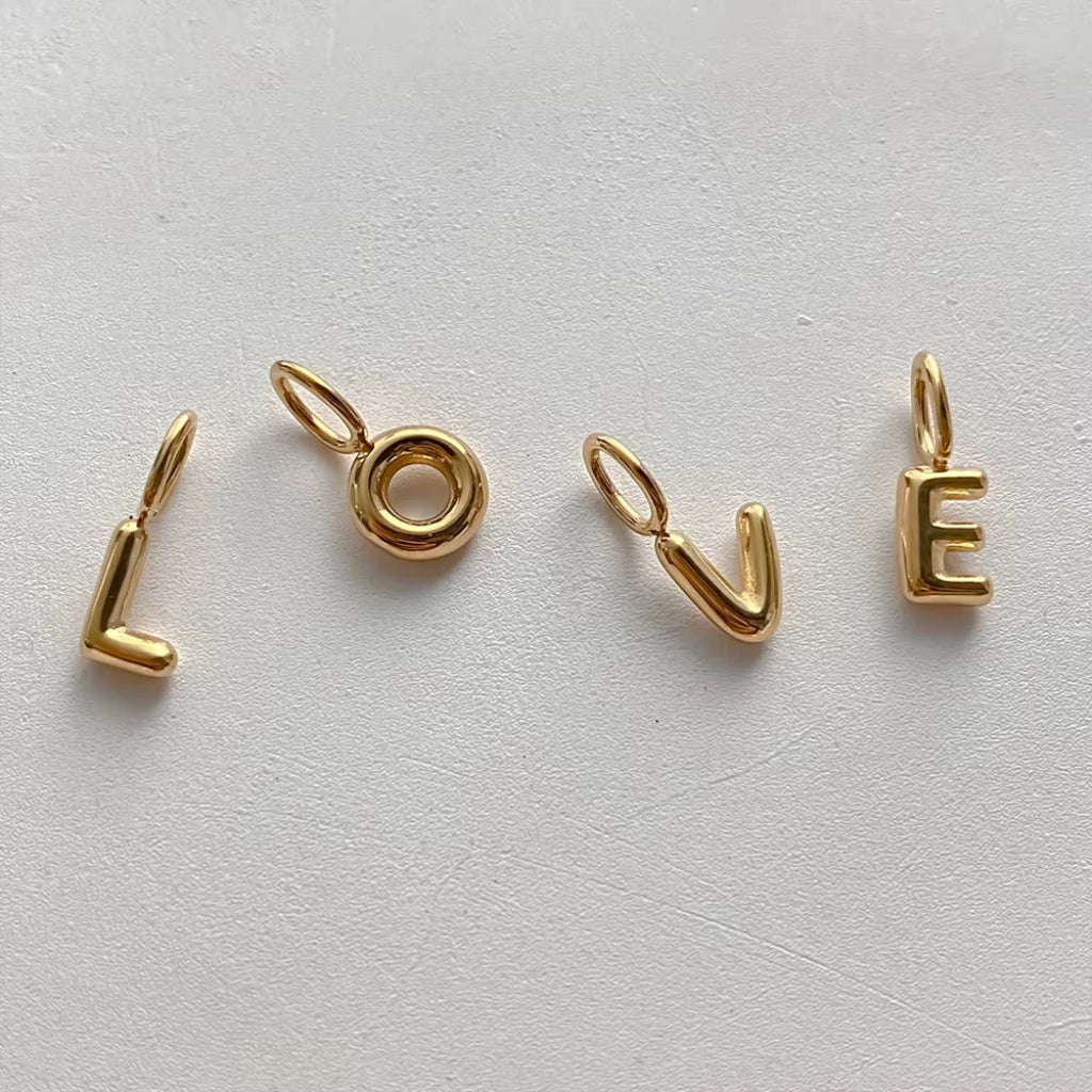Ballon Buchstaben Anhänger Gold / LOVE – Fascina