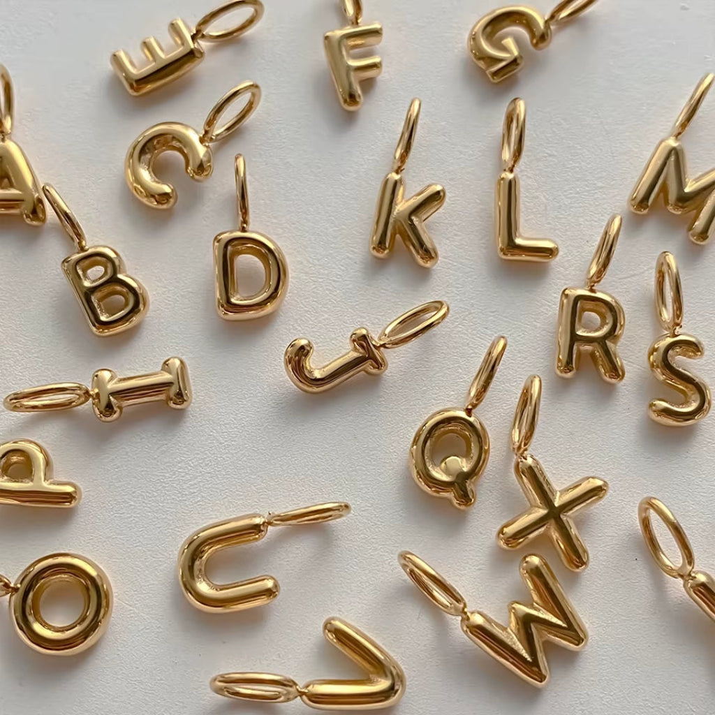 Ballon Buchstaben Anhänger Gold – Fascina